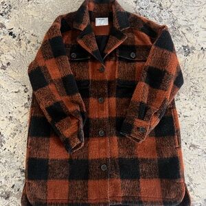 Old Navy Teddy Jacket in Black and Orange with Cozy Material and Oversized Fit